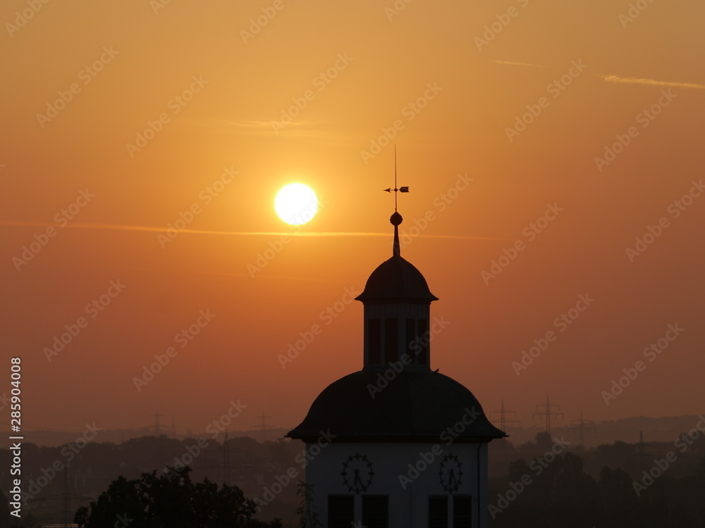 Kirchturm in der Morgensonne Kirchturm in der Morgensonne