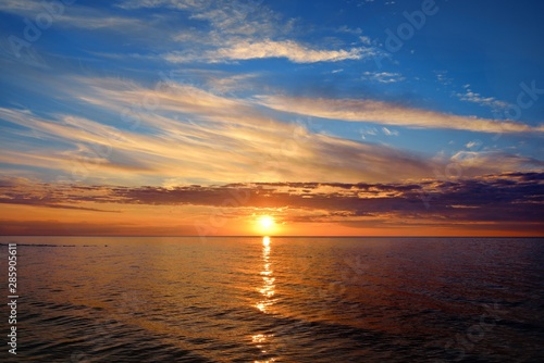 Fototapeta Naklejka Na Ścianę i Meble -  open Baltic sea at the sunset