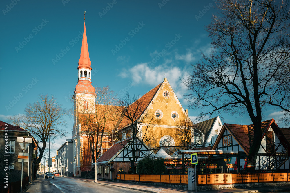 Obraz premium Parnu, Estonia. View Of Lutheran Church Of St. Elizabeth In Sunny Winter Day