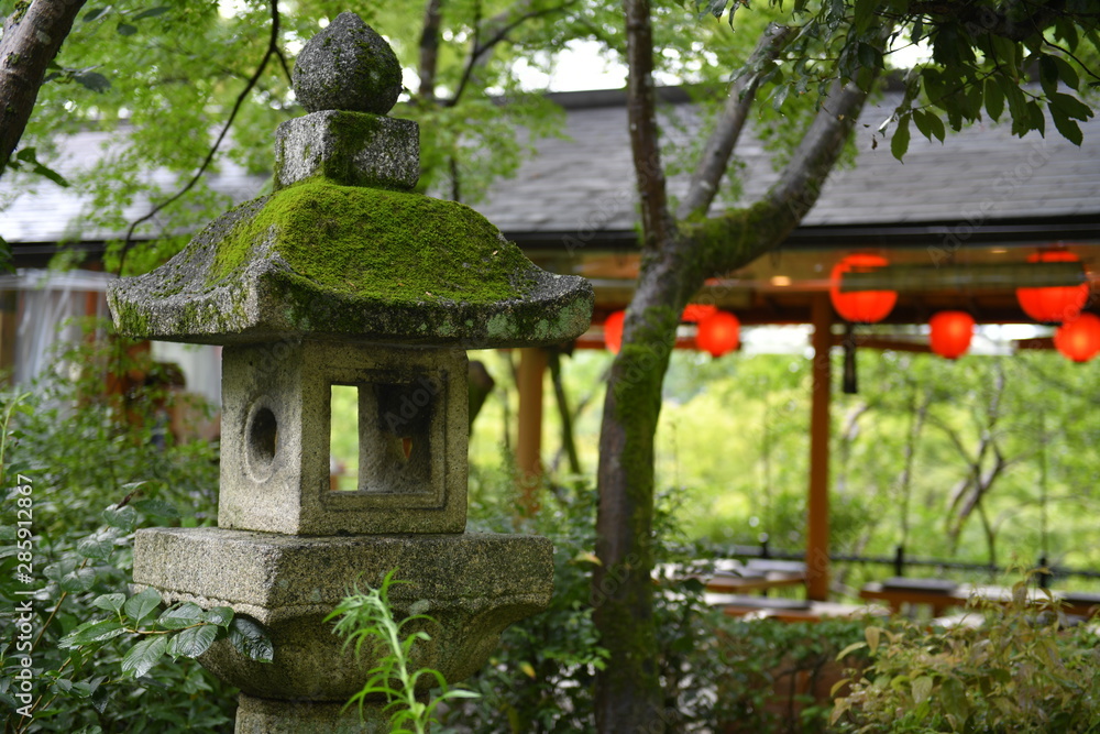 Moss covered stone lantern at Kiyomizu Temple, Kyoto, Japan Moss covered stone lantern at Kiyomizu Temple, Kyoto, Japan