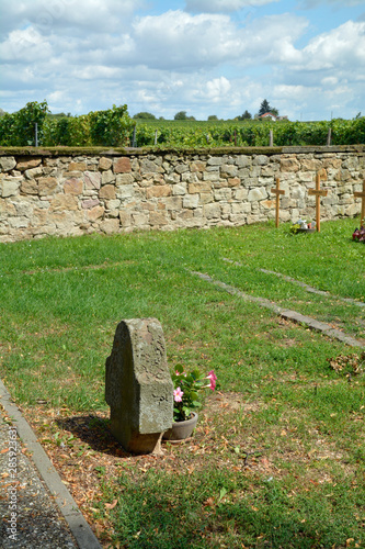 friedhof, alter grabstein photo