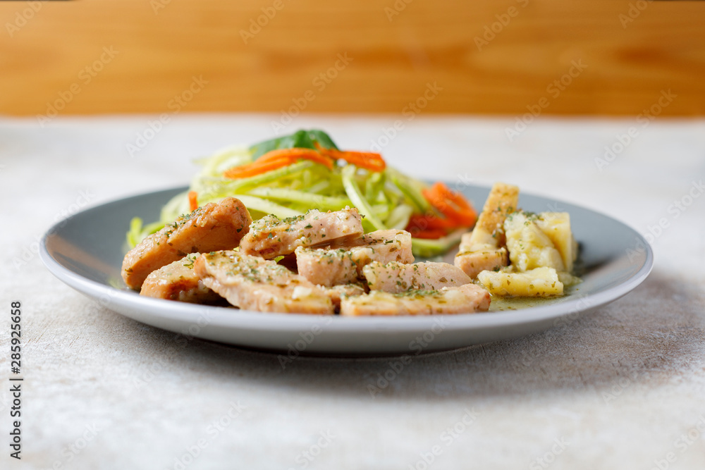 Chicken with zucchini spaguetti Chicken with zucchini spaguetti