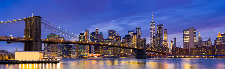 Fotobehang Brooklyn Bridge Brooklyn Bridge in hartje New York  © vichie81