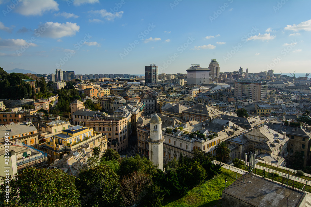 Veduta del centro di Genova dalla spianata di Castelletto