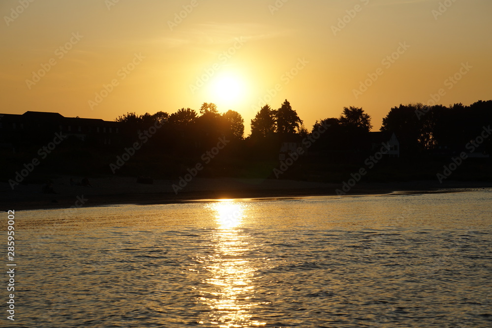 Sonnenuntergang am Rhein Sonnenuntergang am Rhein