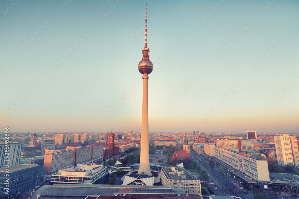 Fototapeta premium good morning berlin, city of Berlin during sunrise