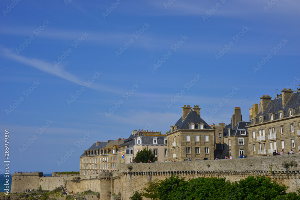 Les remparts de Saint-Malo (35400) et ses maisons de pierres, département d' Île-et-Vilaine en région Bretagne, France