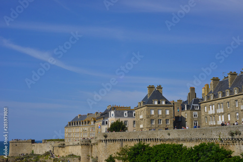 Les remparts de Saint-Malo (35400) et ses maisons de pierres, département d' Île-et-Vilaine en région Bretagne, France