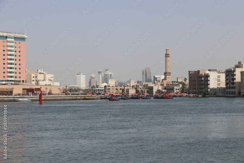 Fototapeta premium Bras de mer à Dubaï, Émirats arabes unis