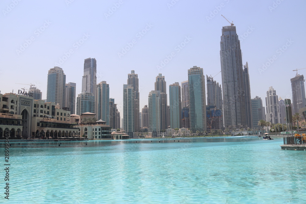 Obraz premium Lac artificielle à Dubaï, Émirats arabes unis