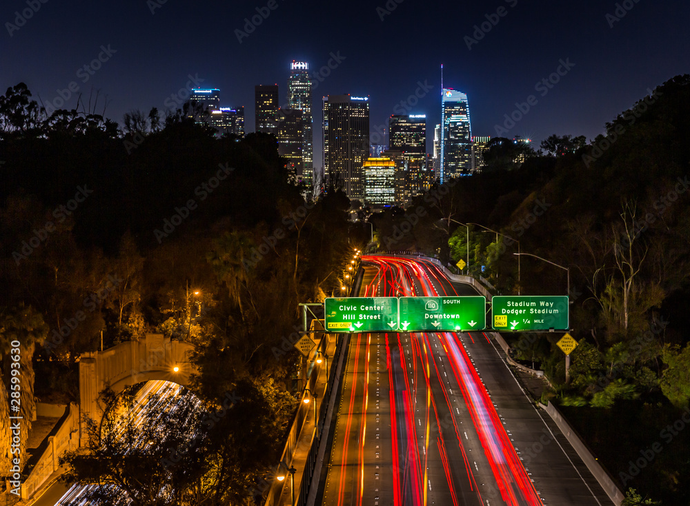 Fototapeta premium traffic in the city at night