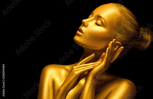Fotografie Model girl with shiny golden professional makeup over black