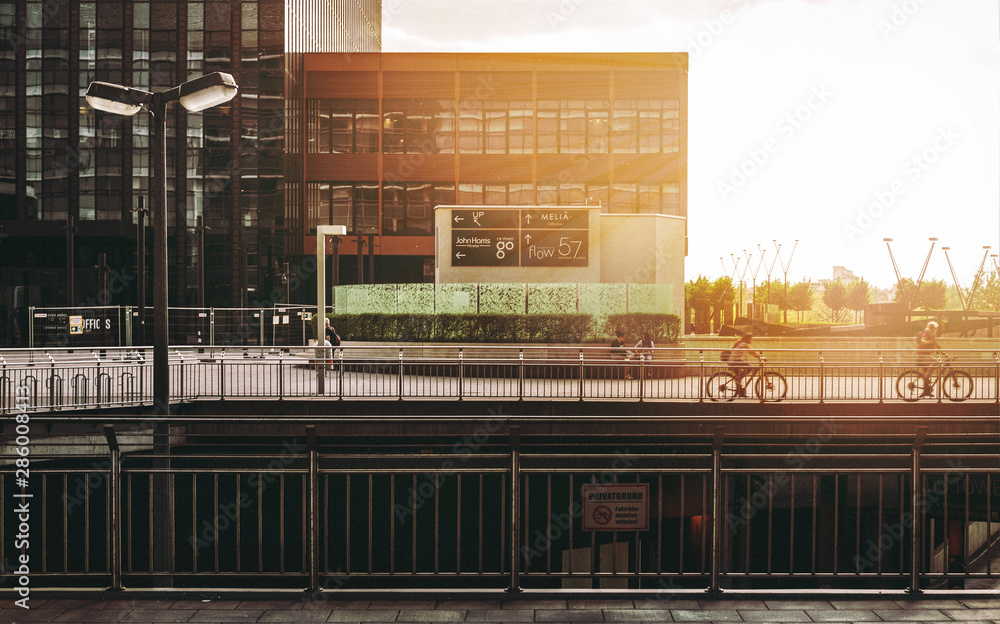 Obraz premium Sunset Front View Modern