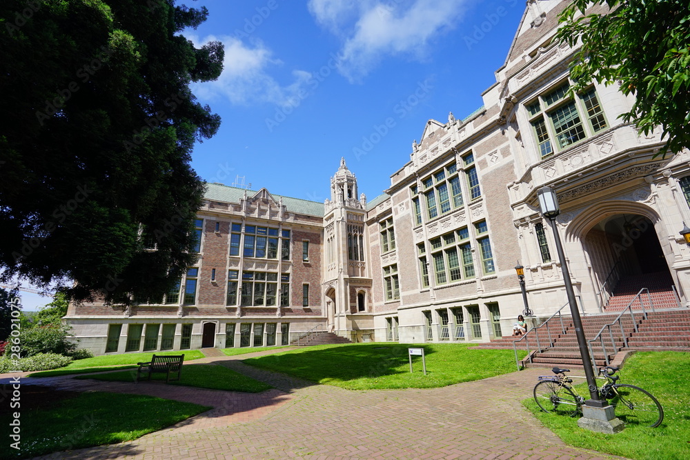 Obraz premium Building of University of Washington at Seattle