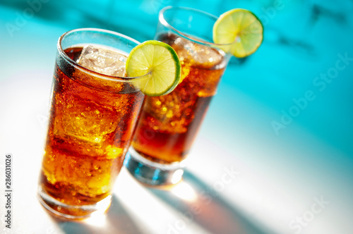 Cuba Libre  Cocteles y bebidas alcoholicas en base a ron y cola