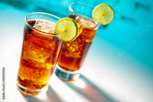 Фотография Cuba Libre, Cocteles y bebidas alcoholicas en base a ron y cola