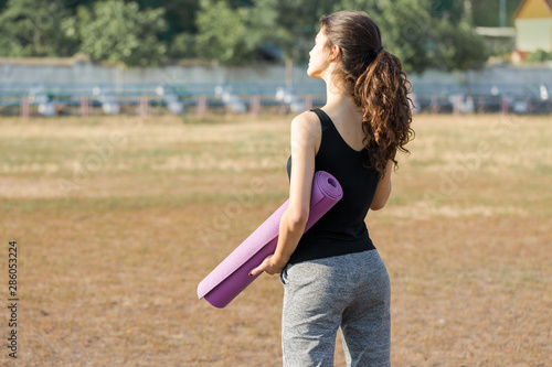 A young slim athletic girl in sportswear with snakeskin prints performs a set of exercises. Fitness and healthy lifestyle.  © Mountains Hunter