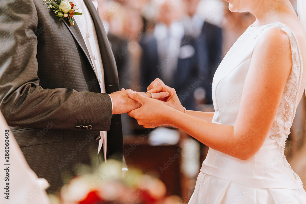 Kirchliche Trauung Katholisch Hände Ringtausch Stock Photo Adobe Stock