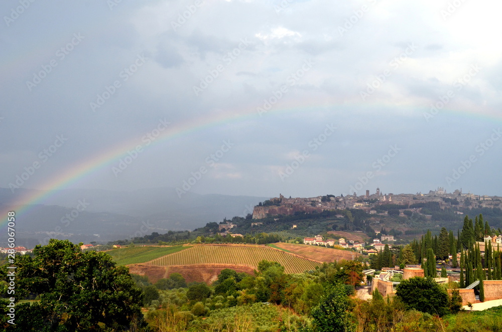 Orvieto unter einem Regenbogen