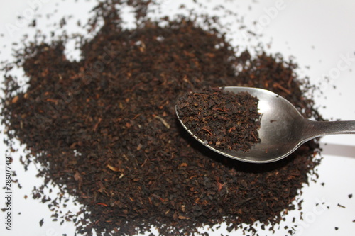 Фотография black tea on a teaspoon
