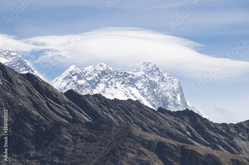 Scenic view of Mount Everest 8,848 m and Lhotse 8,516 m at gokyo ri mountain peak near gokyo lake during everest base camp trekking nepal © MemoryMan