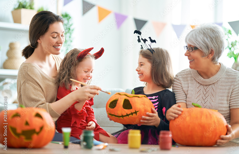 Fototapeta premium family celebrating Halloween