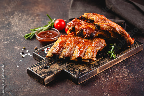 Foto Roasted barbecue pork ribs