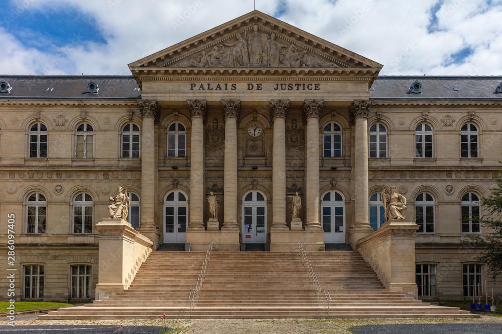 the facade of the french justice palace