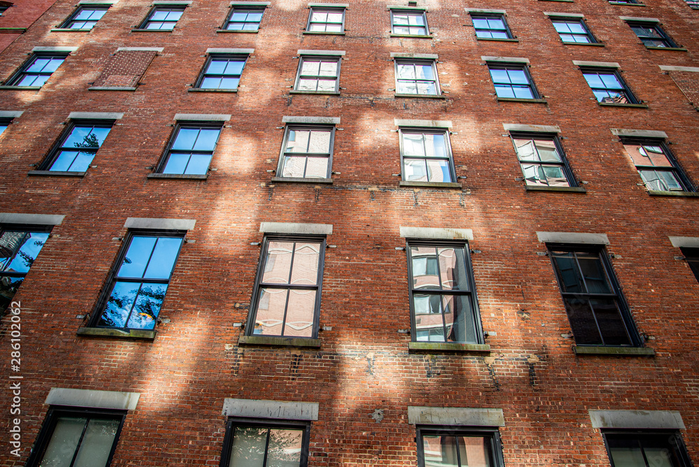 Obraz premium Reflection of a building