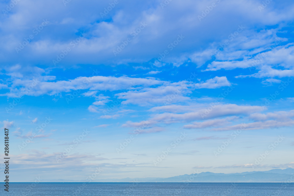 Obraz premium 静岡県沼津市千本浜海岸の海と青空