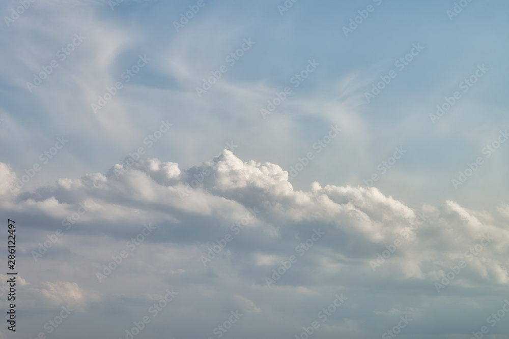 Obraz premium Overcast sky with dark clouds