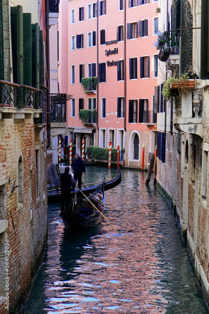 Kanal mit Häuserfront im Bereich Zattere, Venedig, Venetien, Italien, Europa