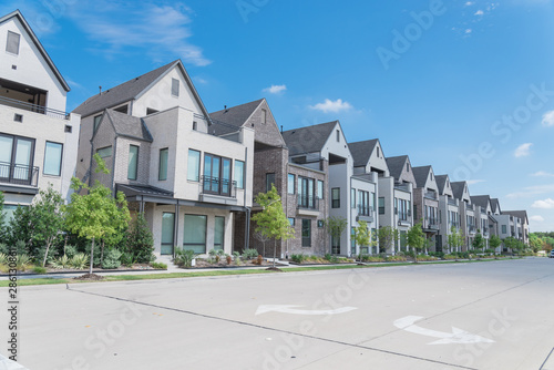 Foto New development three story single family houses near Dallas, Texas