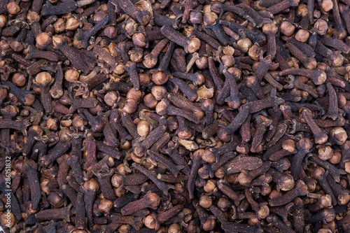 Many Cloves 