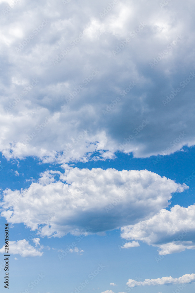 Obraz premium White fluffy clouds in the blue sky in summer