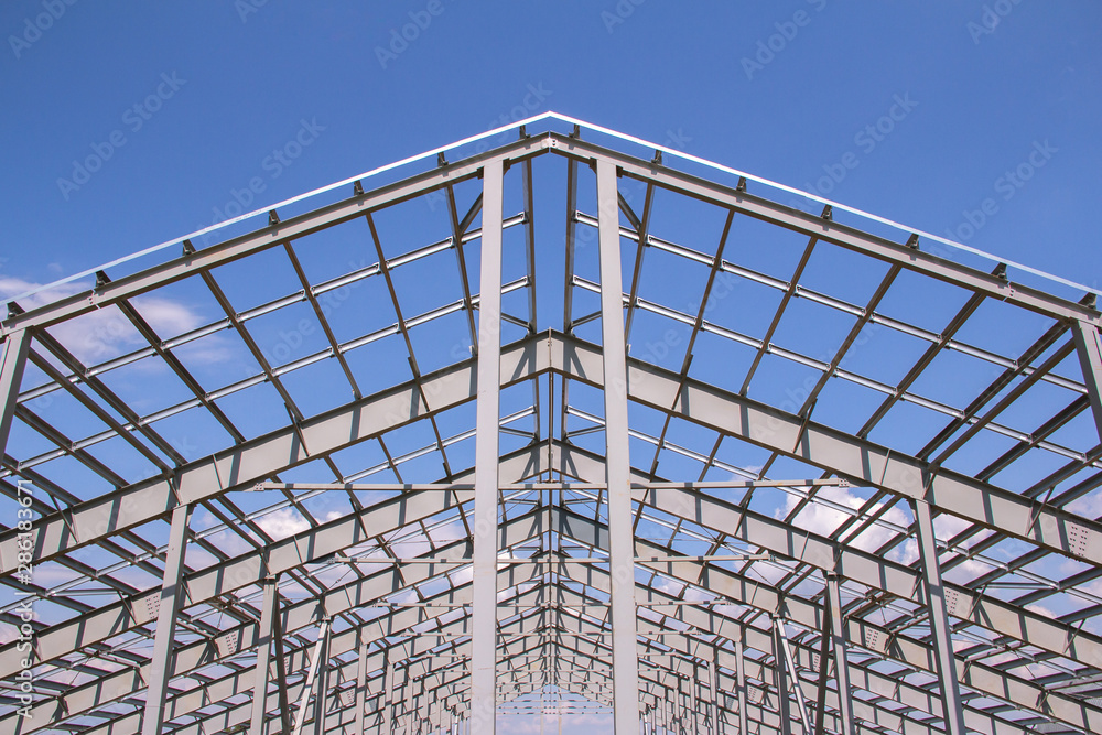 Naklejka premium Steel structure of building construction on sky background