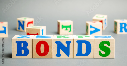 Foto Wooden blocks with the word Bonds