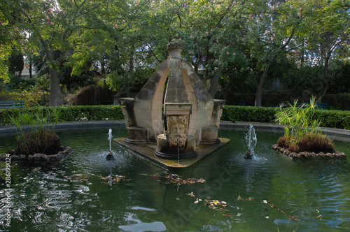 City fountain with sculptures at daytime photo