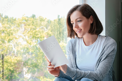 Beautiful young woman readi...