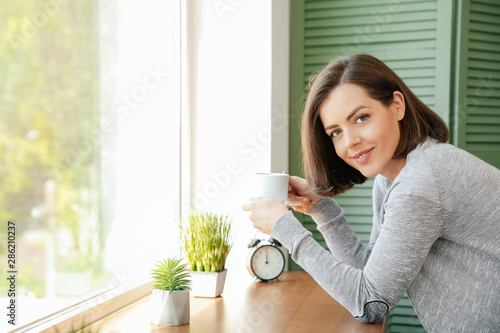 Beautiful young woman drink...