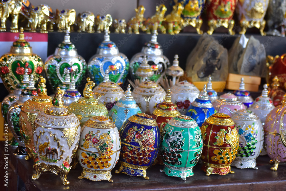  Thai Benjarong is a handicraft that produces beautiful products to stand for beauty.