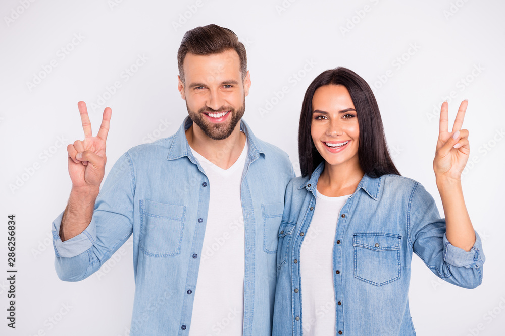 Close-up portrait of his he her she nice-looking attractive lovely adorable cheerful cheery glad positive persons showing v-sign lifestyle isolated over light white pastel background Close-up portrait of his he her she nice-looking attractive lovely adorable cheerful cheery glad positive persons showing v-sign lifestyle isolated over light white pastel background