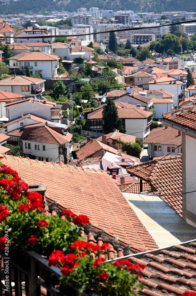 Obraz premium Macédoine du Nord : Entrée, rues, ruelles et panorama sur les hauteurs de la vieille ville et du lac d’Ohrid