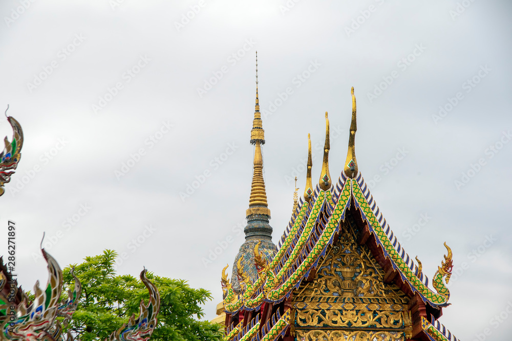 Fototapeta premium Rooftops at Wat Pan Ping, Chiang Mai, Thailand