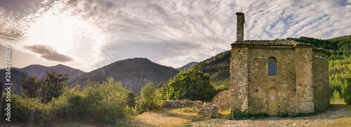 Ambiance de fin de journée sur la chapelle romane de Saint-Cyrice, Étoile-Saint-Cyrice, La vallée du Céans, Baronnies Provençales, Hautes-Alpes, Provence-Alpes-Côte d'Azur, France photo