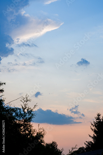 Wolkenformation am blauem Himmel