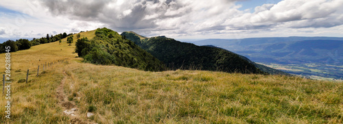 Randonnée vers le massif du Grand Colombier, massif forestier, Ain, France photo