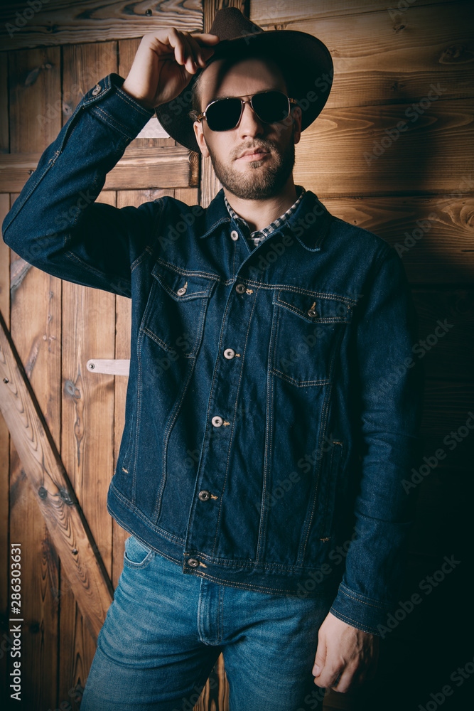 Obraz premium attractive confident man