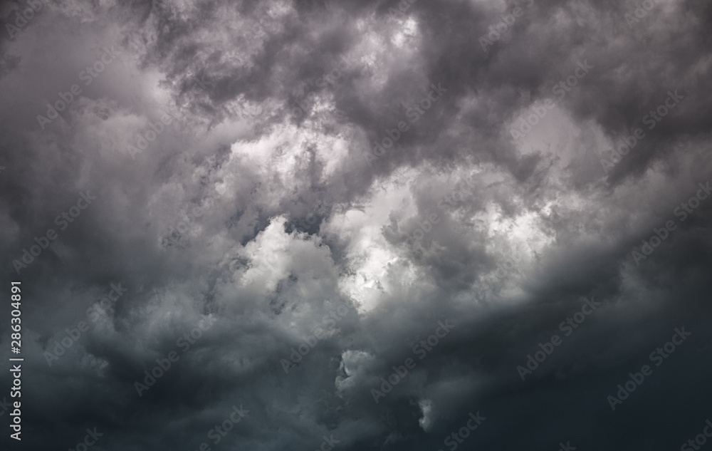 Obraz premium Dramatic clouds on the sky