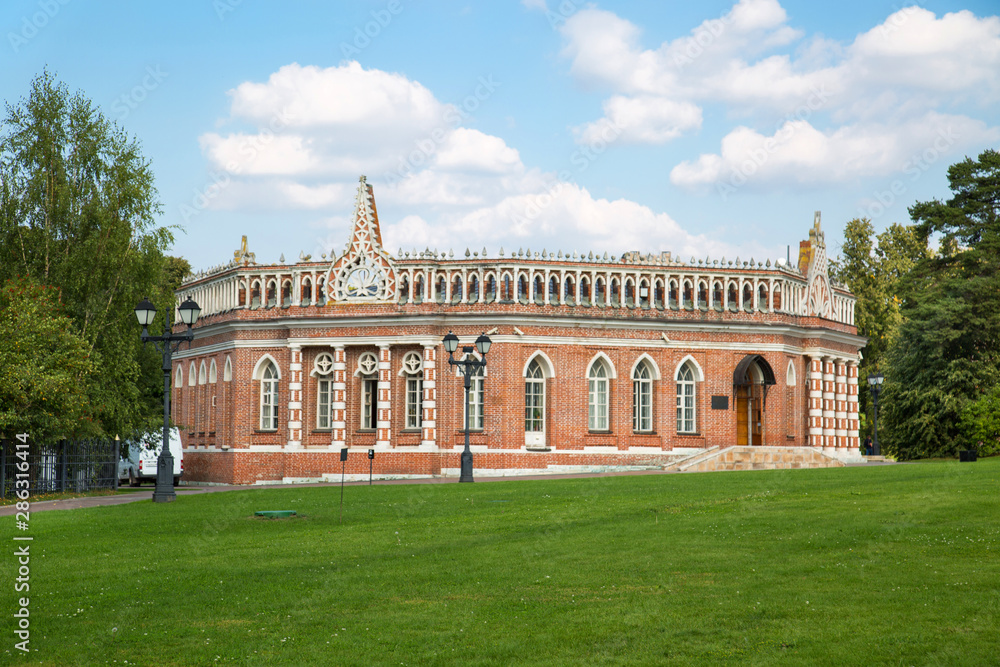 Obraz premium The old building of the Second cavalry corps of the Palace ensemble Tsaritsyno. Moscow attractions of World tourism.